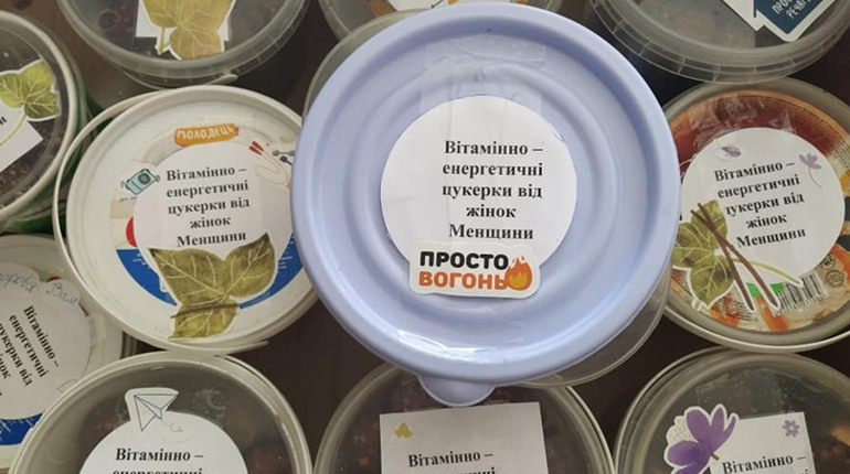 Тушонка, одяг, цигарки, шкарпетки. Як менські волонтери допомагають захисникам