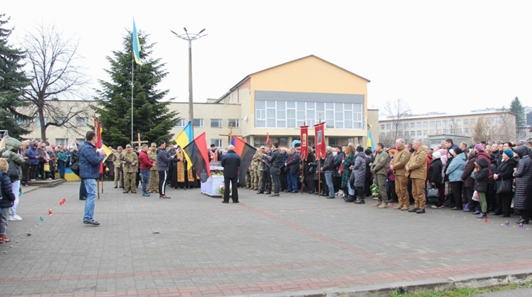У Стебнику попрощались із захисником Василем Веклюком, який загинув біля Попасної