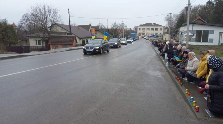 У Меденичах прощаються із загиблим військовослужбовцем Ігорем Кіхтяком