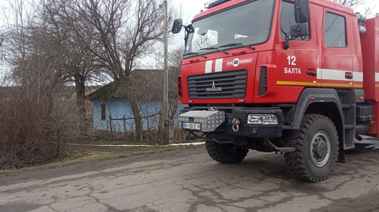 Поблизу Балти через необережність спалахнув приватний дім (ФОТО, ВІДЕО)