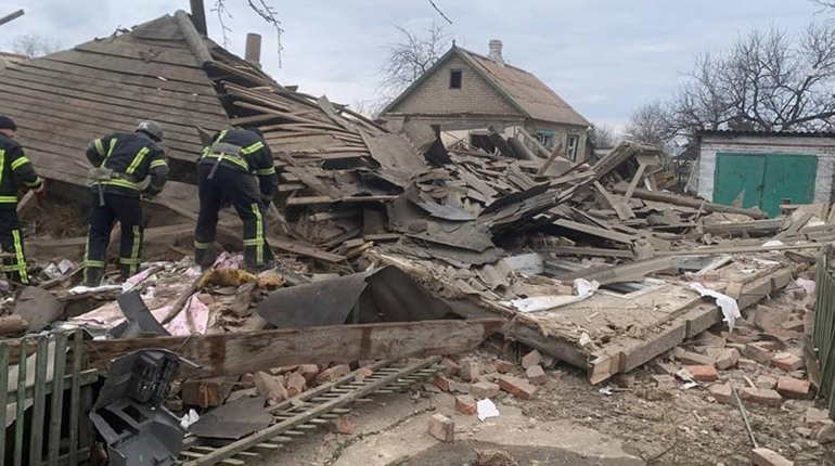 Обстріл Фенольного заводу та щонайменше один поранений у Торецьку