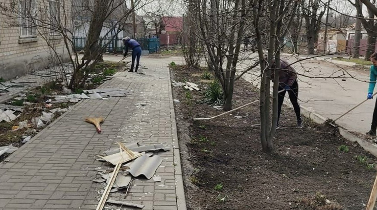 В Волновахе "отжали" отделение "Ощадбанка": как живет город в оккупации