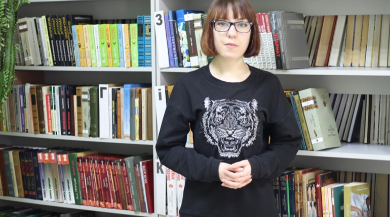 Волноваська бібліотекарка присвятила вірш землякам та рідному зруйнованому місту