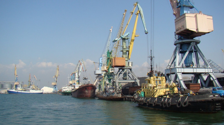 Російські війська використовують Бердянський порт для перекидання озброєння