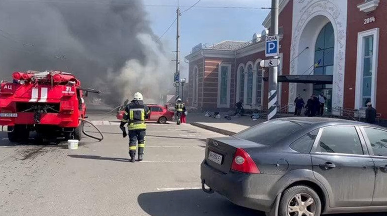 Російська армія вдарила ракетами по залізничному вокзалу Краматорська: наслідки