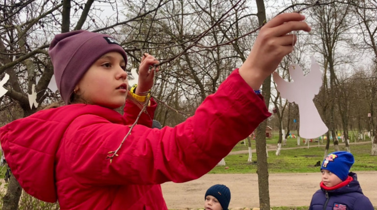 Вони оберігатимуть нас з неба. У Повстанському акцією "Янголи" вшанували загиблих у війні дітей