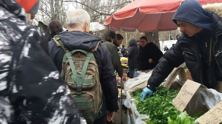 Мелітополь перетворився на суцільний стихійний ринок, товари везуть навіть з Криму