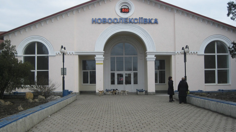 Воєнний злочин: У Новоолексіївці військові РФ вбили людину та незаконно затримали ще трьох