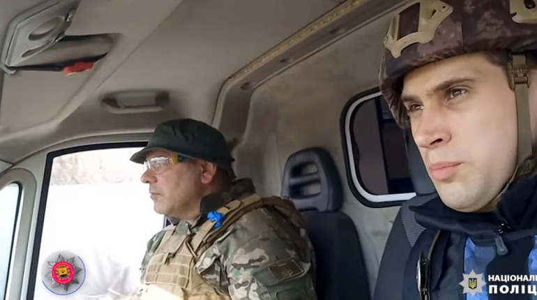 Оминаючи кулі та рятуючи життя: один день з життя курахівських поліцейських