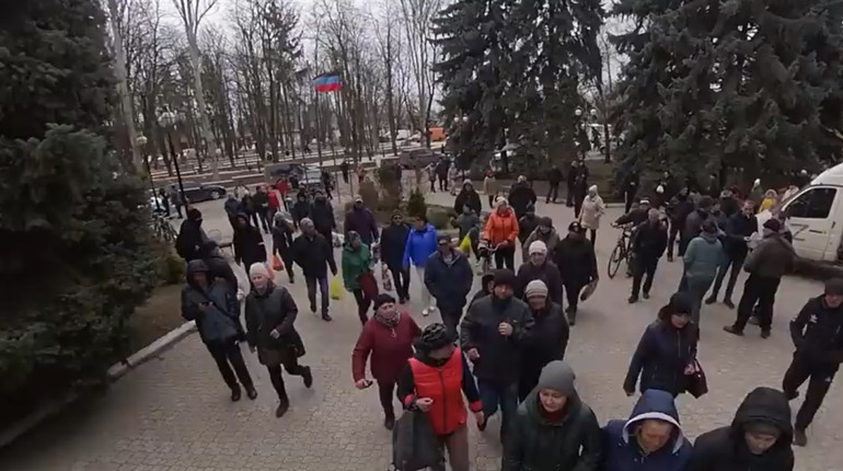 Возобновление учебы под гимн россии и закрытие города: новости из Волновахи 11 апреля