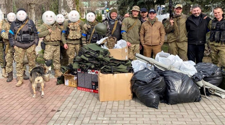 Волноваські тероборонці отримали 100 касок та 45 бронежилетів