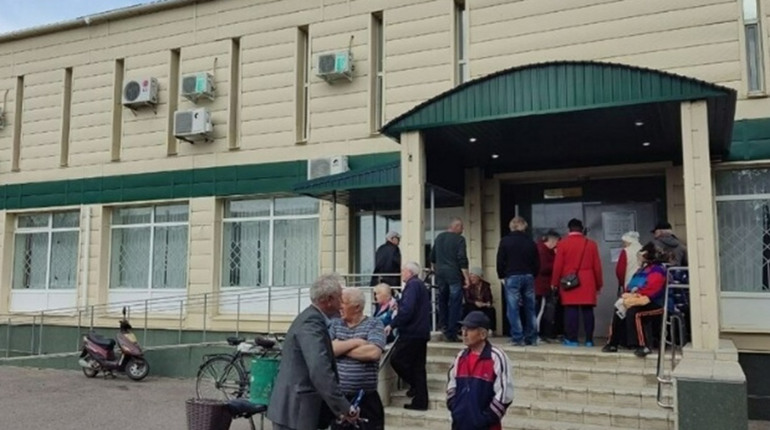 У Сватовому загарбники відкрили свій банк