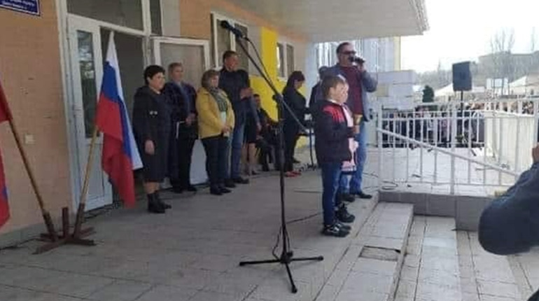 "Це — пляма на історії міста і країни": випускниця закладу про відновлення навчання у Волновасі
