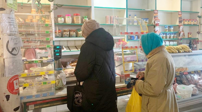 Скільки коштують продукти в менських магазинах