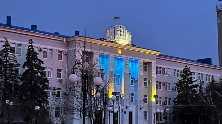 «Нас допитували п'ять годин»: що відбувалося у захопленому росіянами гуманітарному штабі Бердянська
