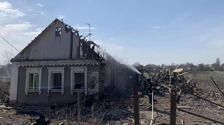У селі на Донеччині з-під завалів врятували песика