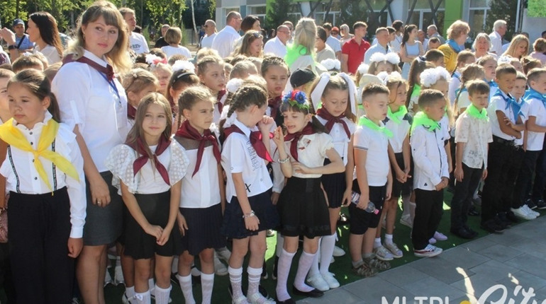У Мелітополі продовжують тиск на освітян, щоб залучити дітей на святкування 9 травня
