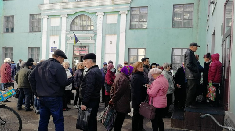 Харчі для пенсіонерів: у Добропіллі видаватимуть продукти для людей 75+