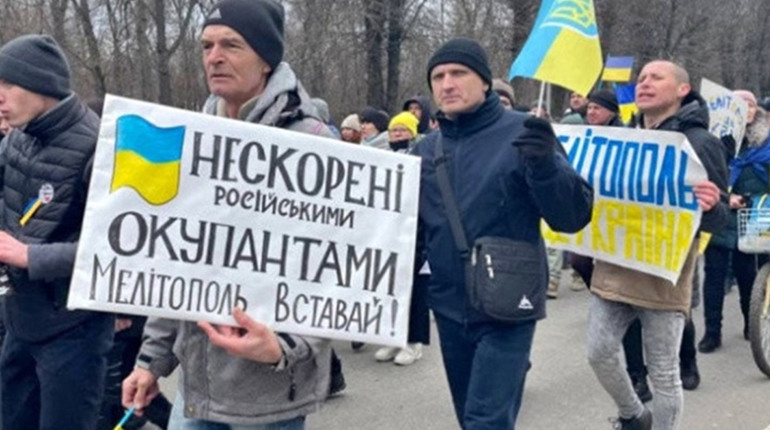 Як русифікують Мелітополь: збирають особисті дані та обіцяють видати російські паспорти