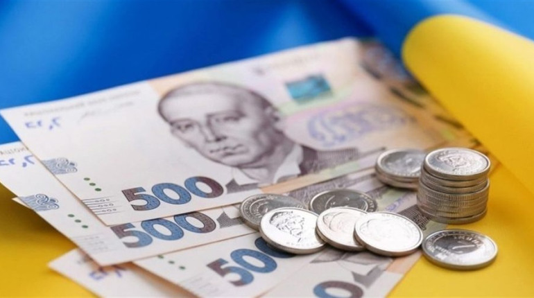Уряд анонсував дві програми грошової підтримки для переселенців – по 2200 грн