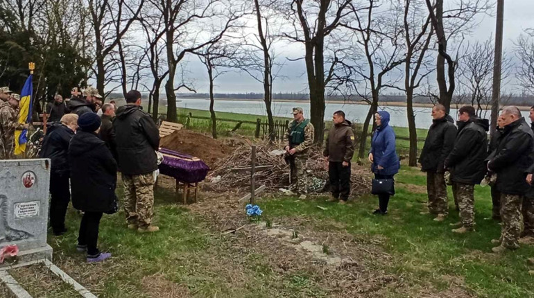 Покровська громада простилася з українським воїном