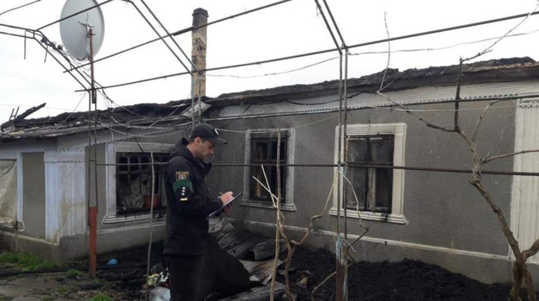 У селі Троїцькому 60-річний чоловік спалив дім через свої образи на співмешканку