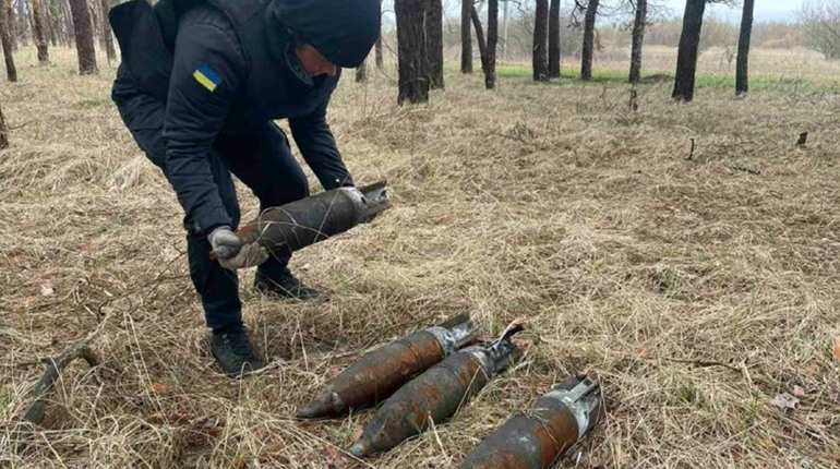 Піротехніки розміновують Конотопщину. Де знайдено найбільше вибухівки
