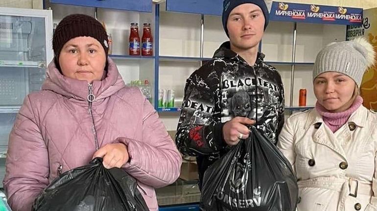 75 родин отримали гуманітарну допомогу від волонтера-силача