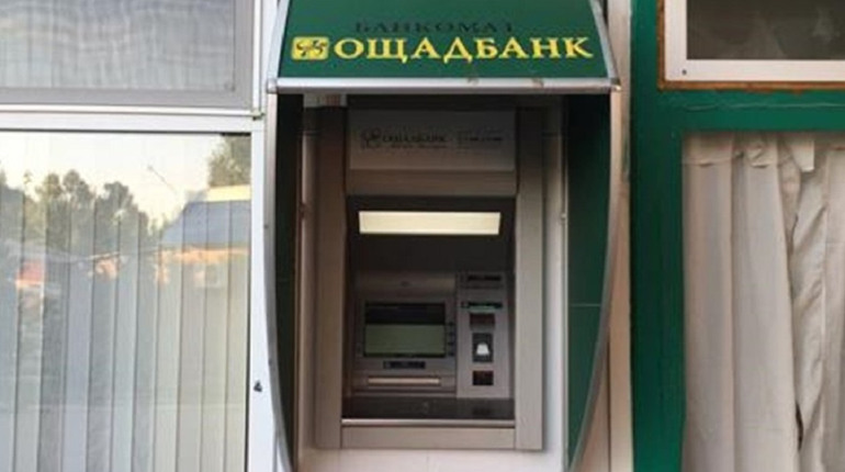 Зняти гроші – можна. Як поповнюватимуть банкомати у Добропіллі?