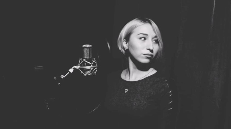“Где самый лучший для меня дом”: фитнес-тренер Ярослава Хаджинова из Волновахи записала песню