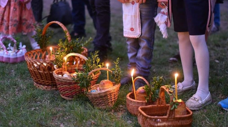 Великодня ніч на Буковині: комендантська година, час Богослужінь і освячення кошиків