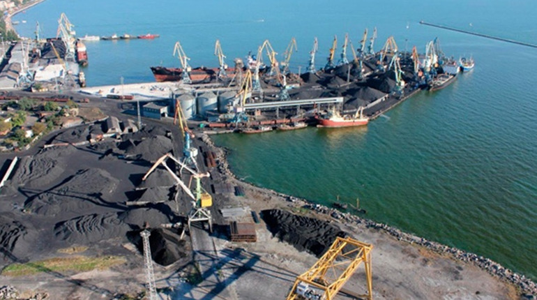 Російські кораблі продовжують блокувати Азовське море. Це завдає збитків українській економіці