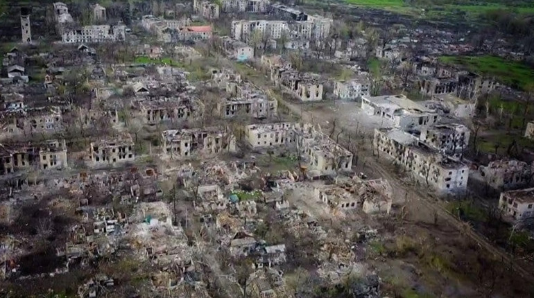 Зруйнована Новотошківка та вибух в Кремінській мерії: Луганщина 26 квітня