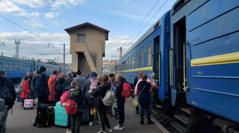 Евакуація з Торецька. Житло та харчування пропонують Швеція та Польща
