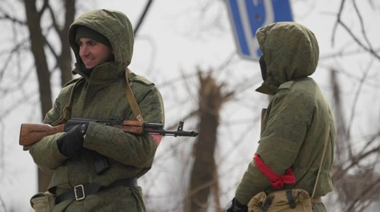 На Запоріжжі росіяни викрадають чоловіків, щоб поповнити обмінний фонд та провести паради