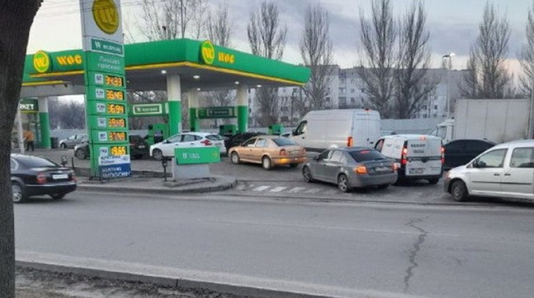 Паливо є, але його не встигають підвозити. ОВА прокоментувала ситуацію на автозаправках Одещини