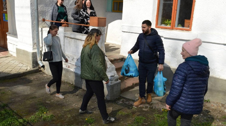 Про особисту допомогу за понад 2 місяці війни звітує народний депутат Максим Заремський