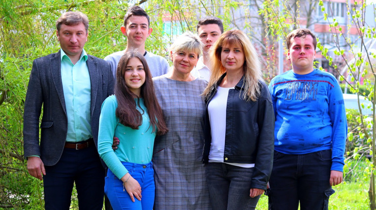 #Миру_тобі_Україно: здобувачі освіти Нікопольського профліцею взяли участь у патріотичному флешмобі