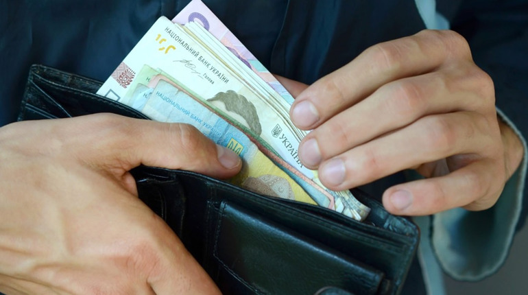 У пошуках готівки. Де у Добропіллі зняти гроші з картки?
