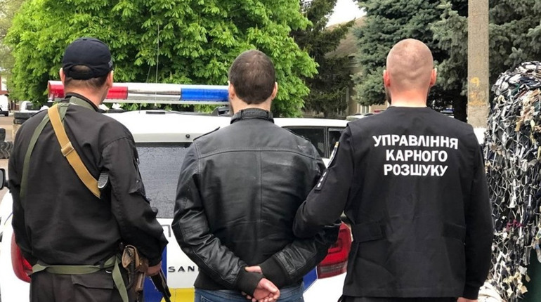 Мешканець Роздільної "продавав" волонтерам неіснуюче пальне та військову амуніцію