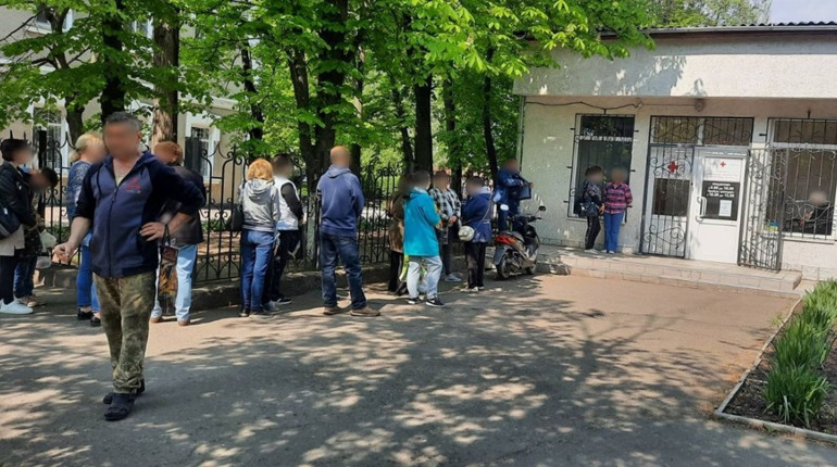 Червоний Хрест у Первомайську видає гуманітарну допомогу соціально незахищеним. Оновлено