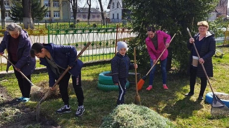 Троянди із Покровська будуть прикрашати різні куточки країни