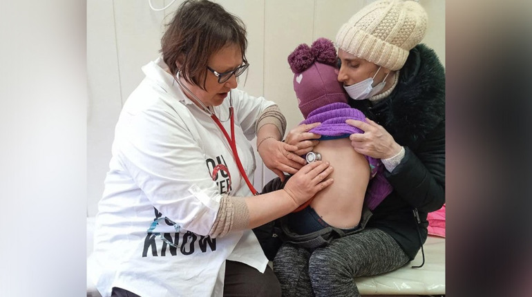 Залишається тут, бо має рятувати дітей: історія про лікарку-педіатриню, яка працює в окупації