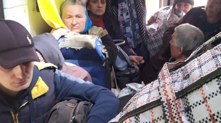 "Людям уже немає де залишатися". З Мар'їнської громади знову масово евакуйовуються
