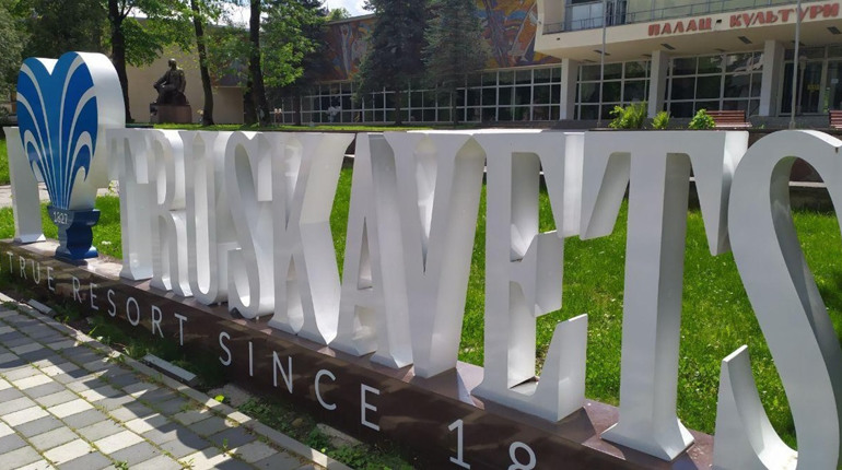 У Трускавці відкриють Дерево Миру: люди з різних міст та країн зможуть спілкуватись через екрани