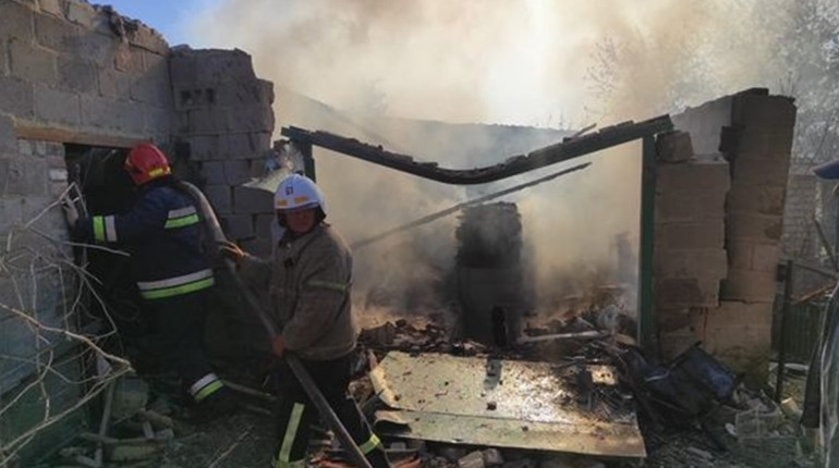 Ситуація на Донеччині: масові обстріли по всій лінії фронту і удари по містам у тилу