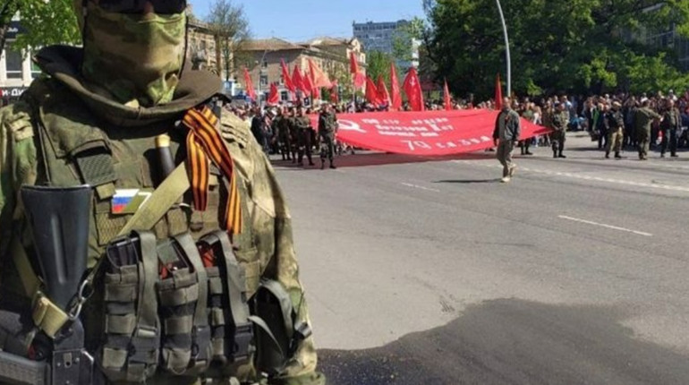 На 9 травня в Мелітополь завезли три тисячі людей з району, Криму та Луганська