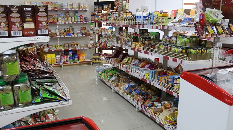 Логістика порушена, але продукти є. Як працюють магазини у Добропіллі?