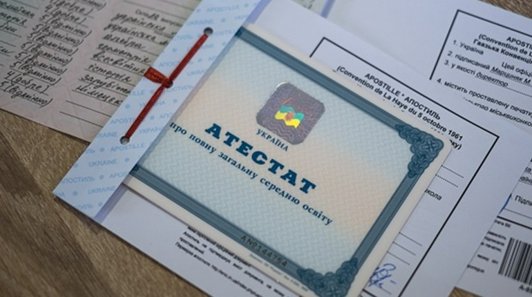 Усі випускники шкіл Мелітополя отримають атестати: розробляють механізм видачі документів онлайн