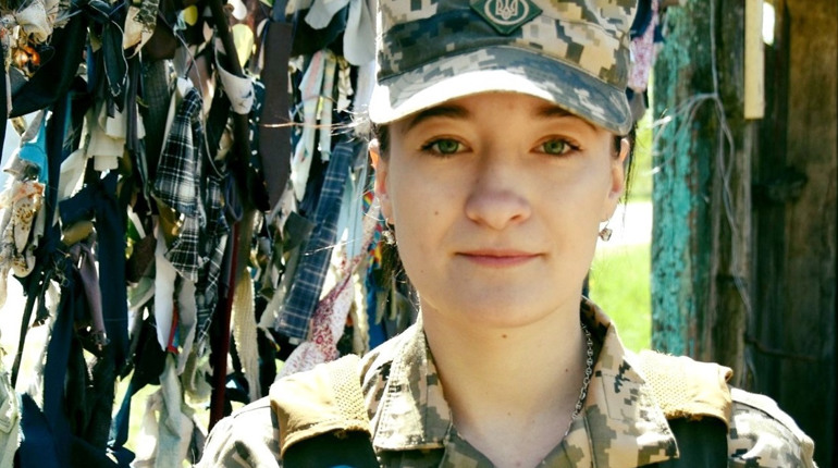 Ірина ніколи не забуде очі ворога, який обстрілював її бойову машину